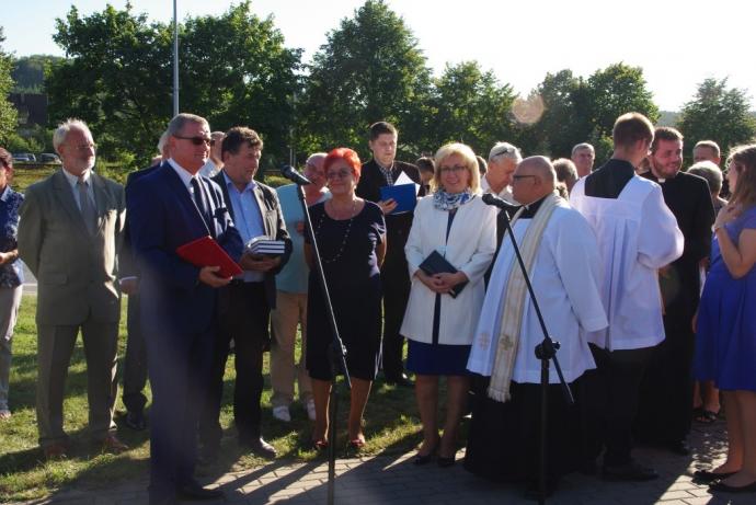 Tablica pamiątkowa z okazji 80-lecia figury Matki Bożej na Śmiechowie 