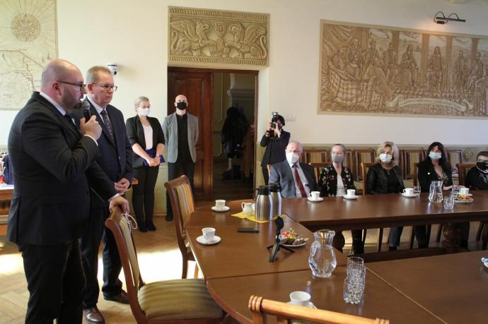 Szkolni mistrzowie wiedzy komputerowej uhonorowani