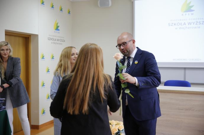 Studenci pielęgniarstwa odebrali swoje pierwsze uniformy 