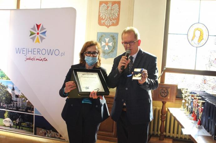 Szkolni mistrzowie wiedzy komputerowej uhonorowani