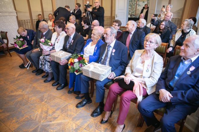 Medale Róży dla szczęśliwych par 