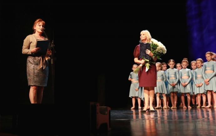 Artystyczne podziękowanie dla „królowej tańca” w Wejherowie - Elżbiety Czeszejko