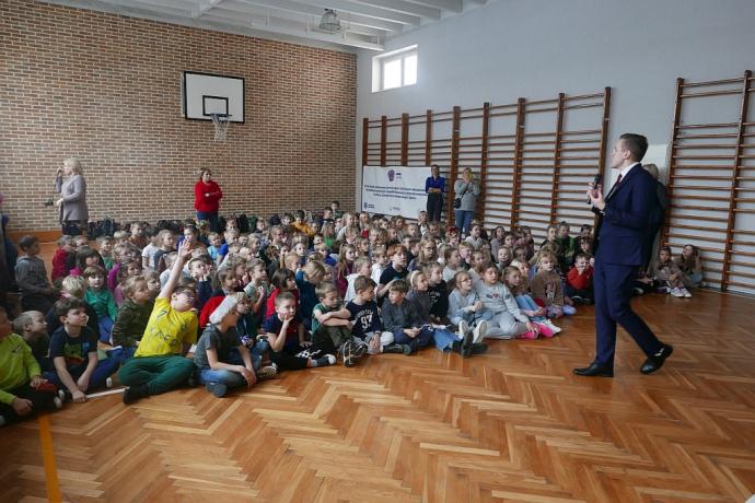 Spotkania w szkołach mistrza szachowego Michała Kanarkiewicza 