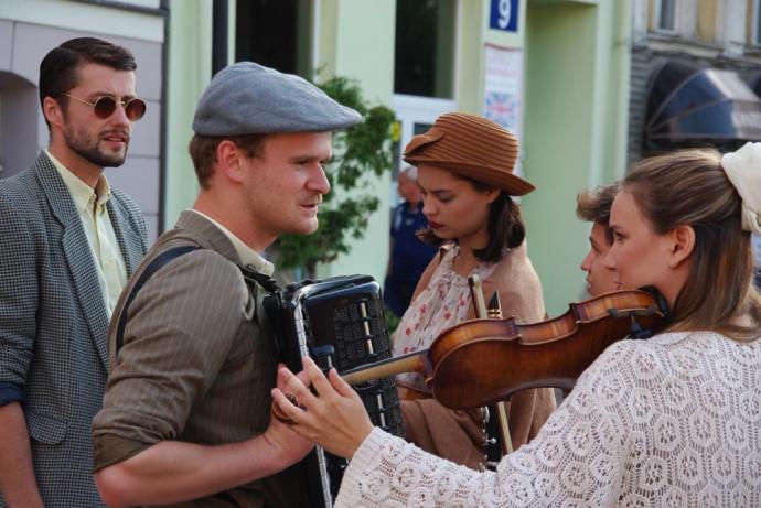 Taneczna zabawa z Teatrem „Pijana Sypialnia”