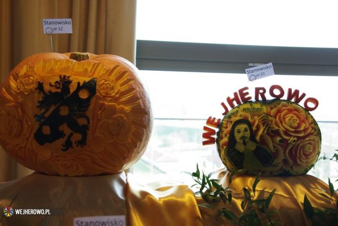 Wejherowo rzeźbione w owocach i warzywach