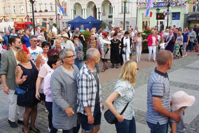 Taneczna zabawa z Teatrem „Pijana Sypialnia”