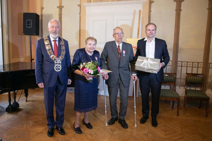 Medale Róży dla szczęśliwych par 