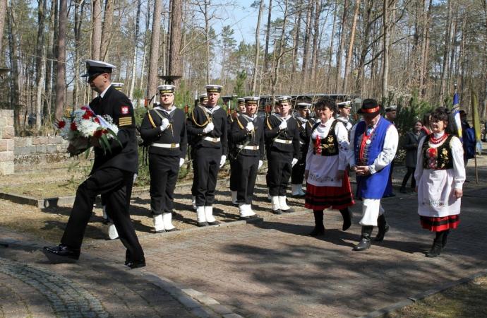 W hołdzie ofiarom zbrodni piaśnickiej