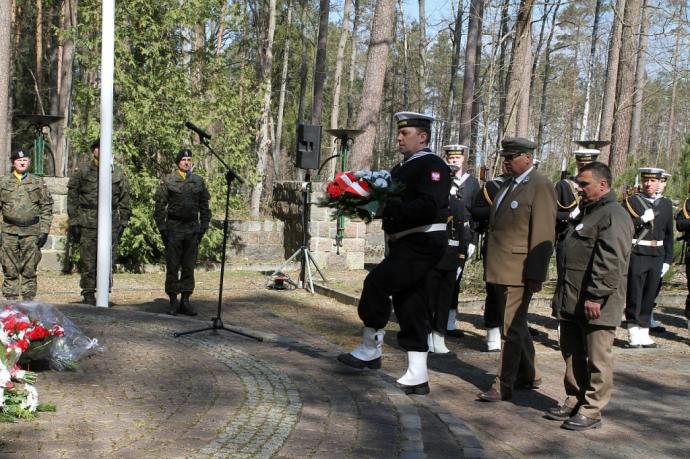 W hołdzie ofiarom zbrodni piaśnickiej