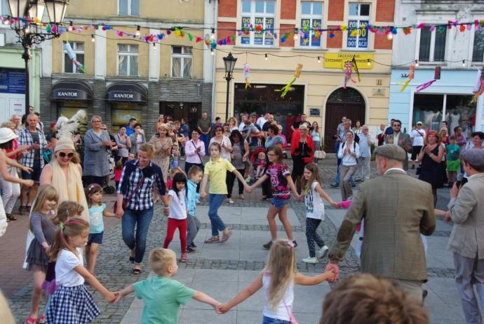 Taneczna zabawa z Teatrem „Pijana Sypialnia”