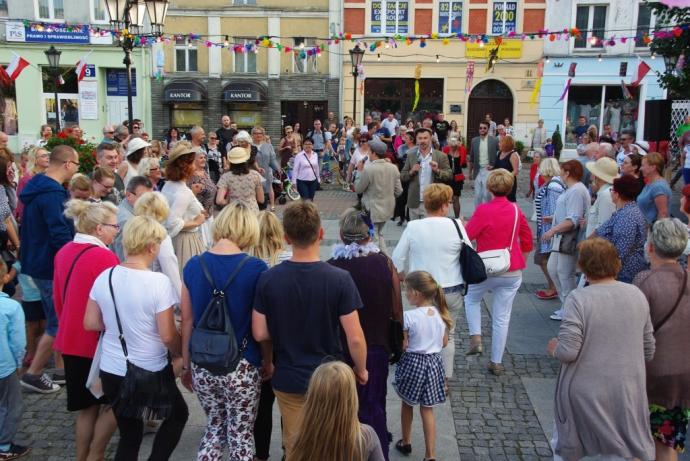 Taneczna zabawa z Teatrem „Pijana Sypialnia”