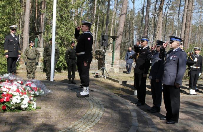 W hołdzie ofiarom zbrodni piaśnickiej