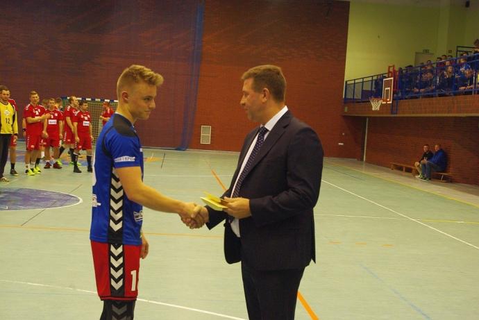 Sambor nieznacznie lepszy od Tytanów