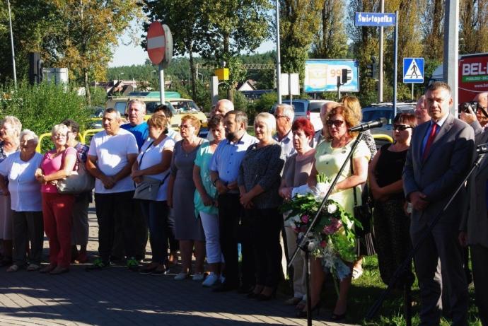 Tablica pamiątkowa z okazji 80-lecia figury Matki Bożej na Śmiechowie 