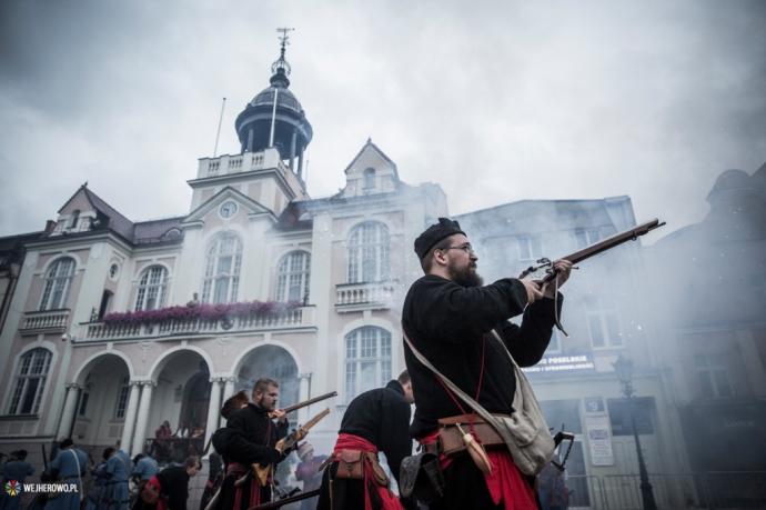 Rekonstruktorzy z całej Polski walczyli w Wejherowie 