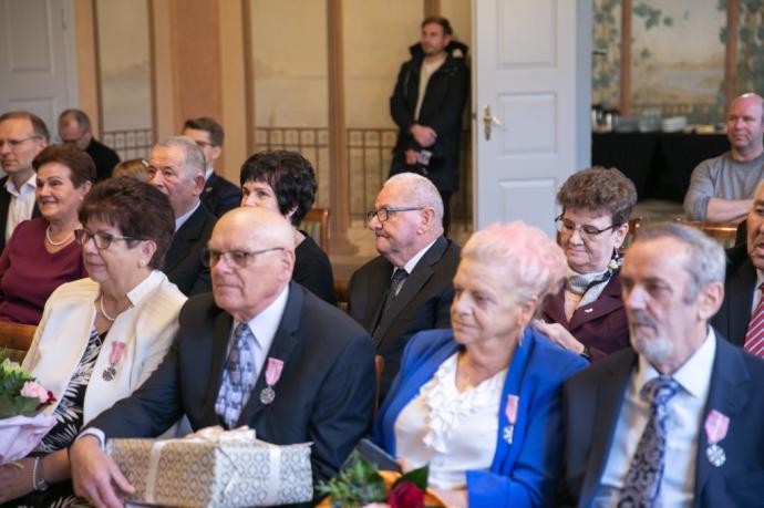 Medale Róży dla szczęśliwych par 