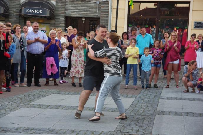 Taneczna zabawa z Teatrem „Pijana Sypialnia”