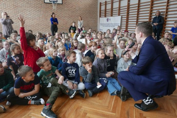 Spotkania w szkołach mistrza szachowego Michała Kanarkiewicza 
