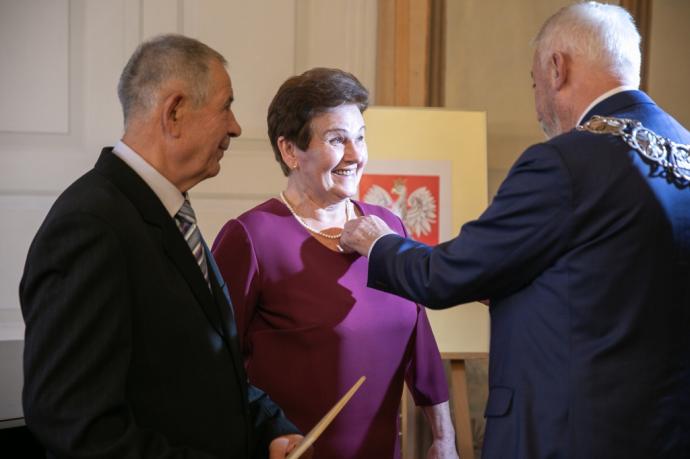 Medale Róży dla szczęśliwych par 