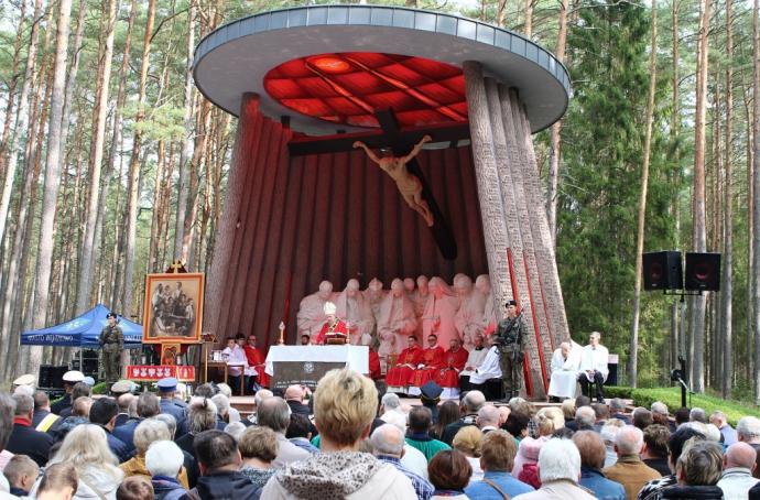 Pielęgnowanie pamięci o ofiarach zbrodni piaśnickiej