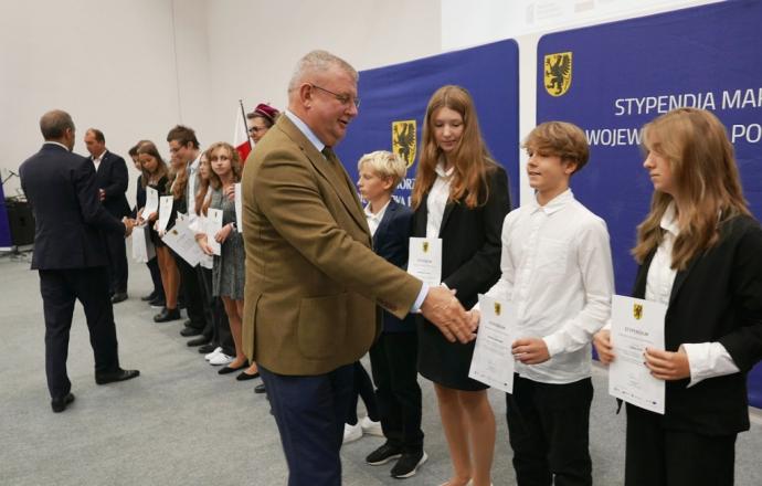 Najzdolniejsi uczniowie otrzymali stypendia Marszałka Województwa Pomorskiego